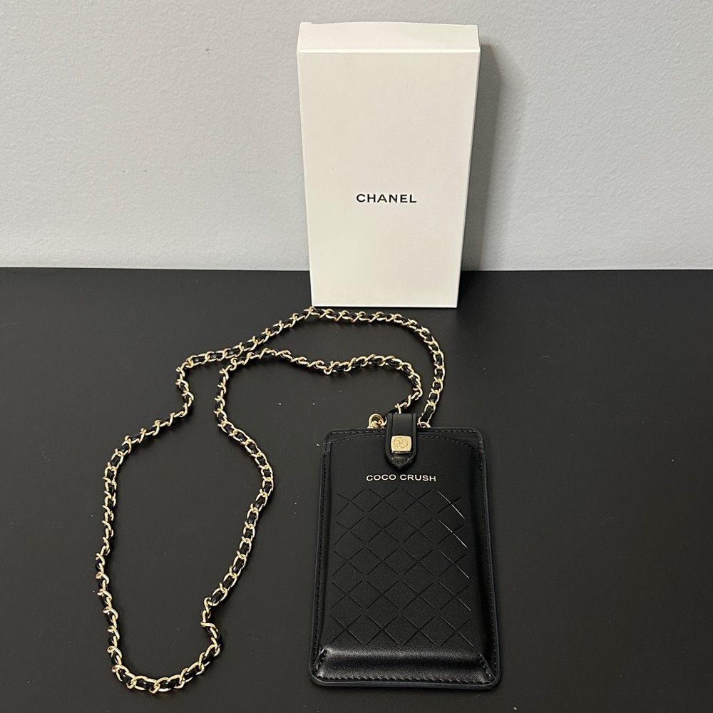 Chanel Coco Crush Black Leather Crossbody Phone & Card Holder. NWT in Box. GWP